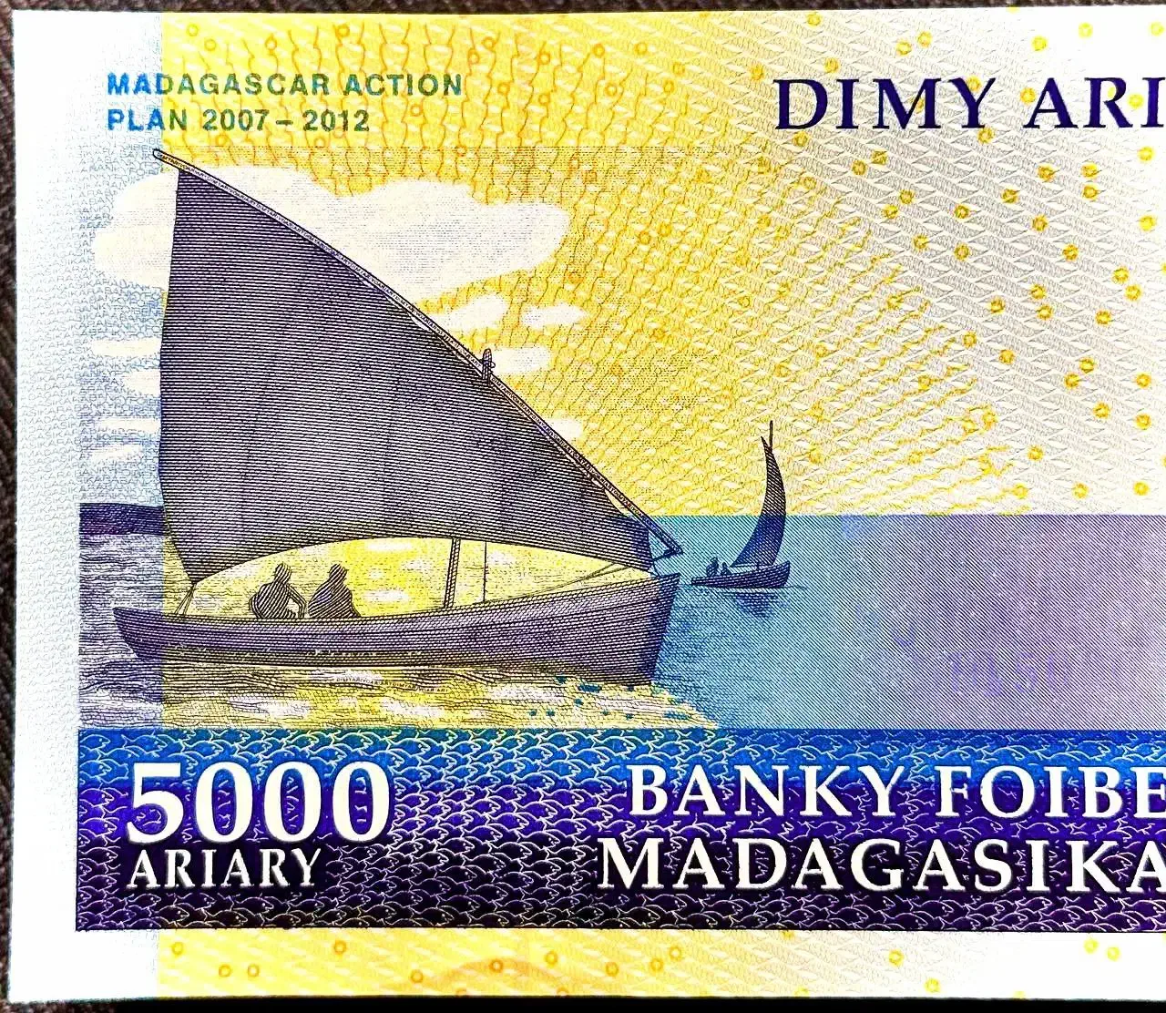 اسکناس 5000 آریاری ماداگاسکار|کلکسیون سکه، تمبر، اسکناس|اصفهان, ابر|دیوار