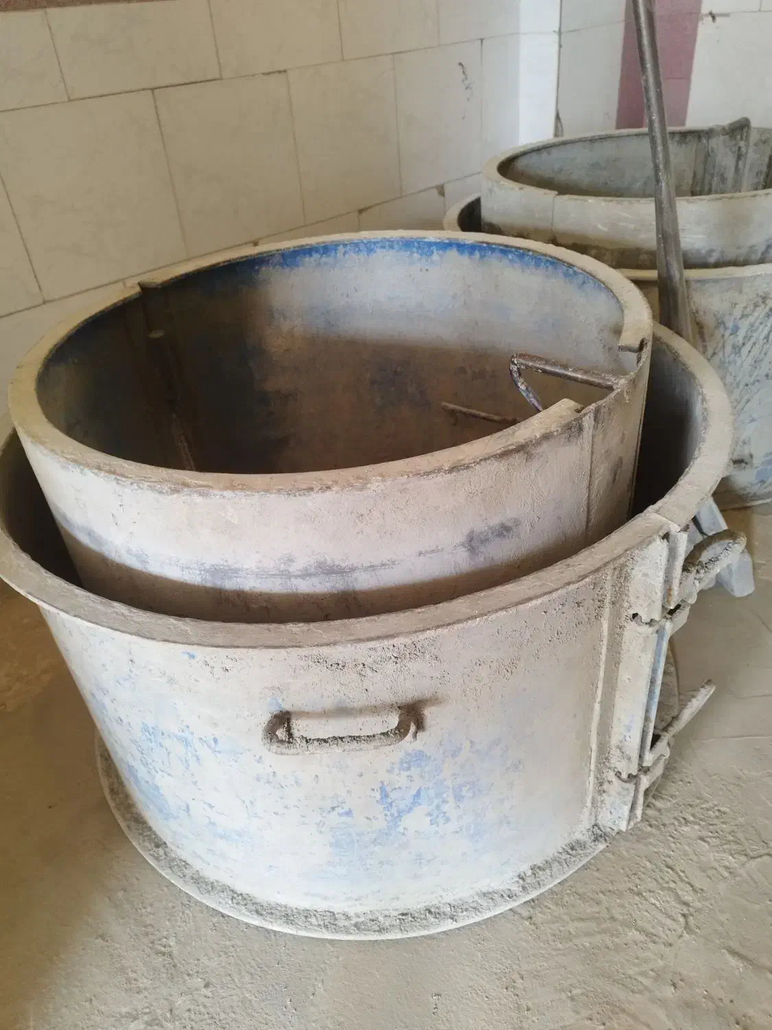 قالب گوم سیمانی|ابزارآلات|ابریشم, |دیوار