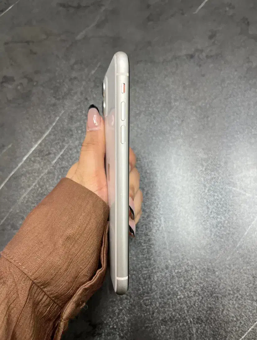 آیفون ۱۱نرمال ۱۲۸ گیگ دوسیم فابریک سفید خیلی نو|موبایل|ارومیه, |دیوار