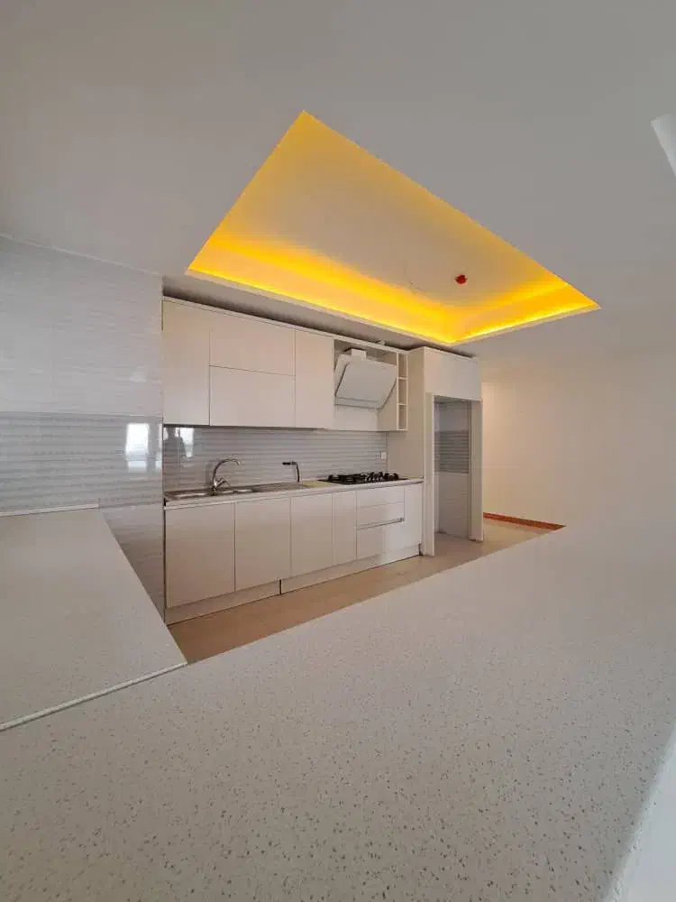 رهن برج مجلل ۱۷۰ متری ویو دریاچه تراس قابل چیدمان