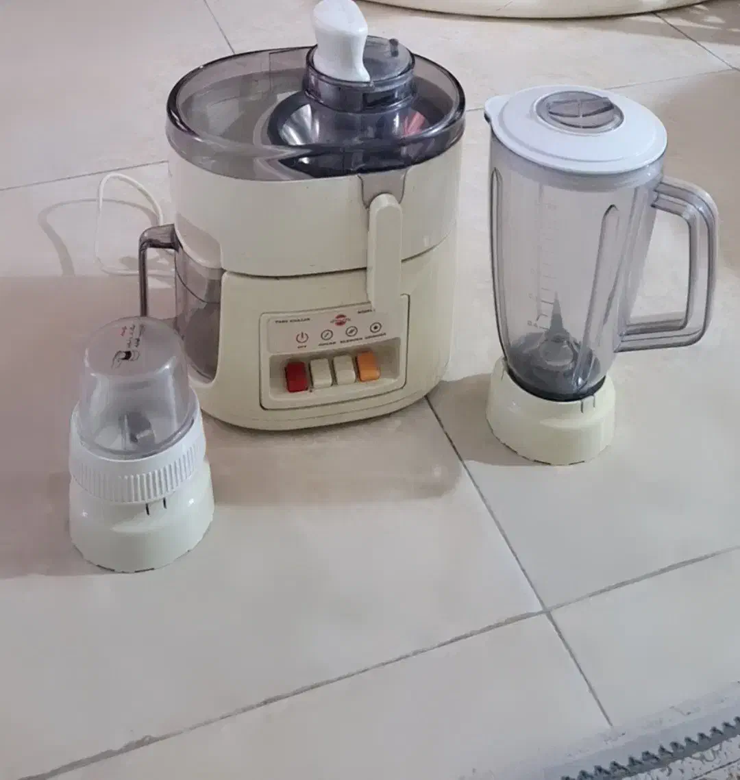 آبمیوه گیری سه کاره پارس خزر استفاده چندانی نشده|آبمیوه‌گیر و آب‌مرکبات‌گیر|پایین هولار, |دیوار