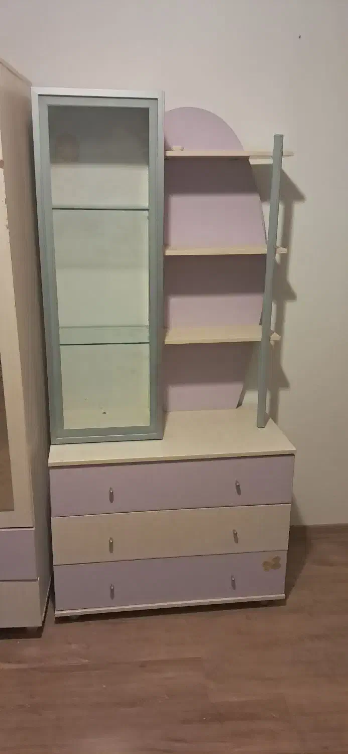 کمد ، میز آرایش ،میز تحریر ، بوفه و صندکی کودک|اسباب و اثاث بچه|ارومیه, |دیوار