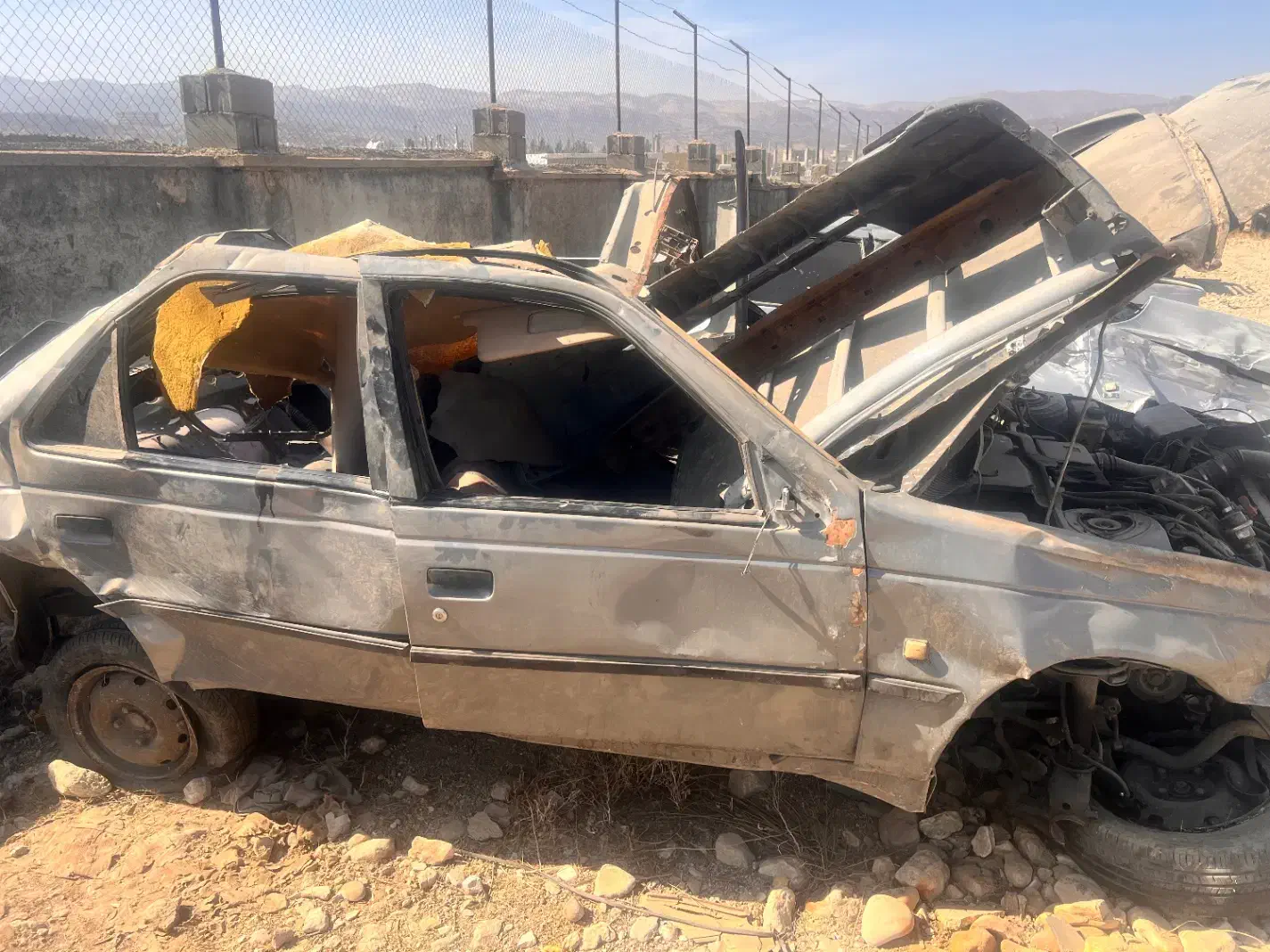 پژو۴۰۵ تصادفی|خودرو سواری و وانت|شیراز, حومه شیراز|دیوار