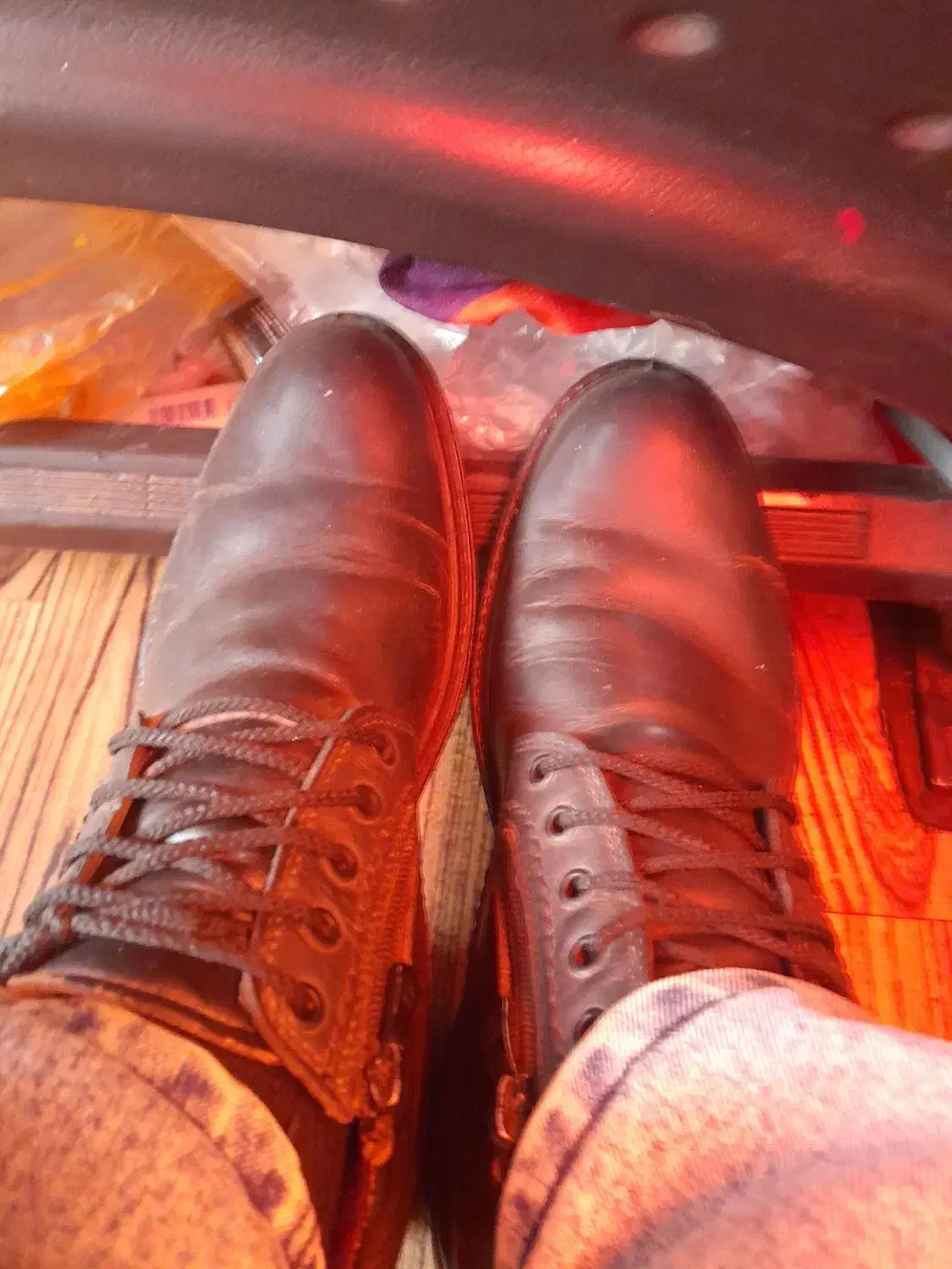 کفش چرم|کیف، کفش، کمربند|آستانه اشرفیه, |دیوار