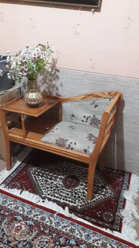 میز تلفن خوش رنگ و کاملا سالم.|میز تلفن|شیراز, کوی زهرا|دیوار