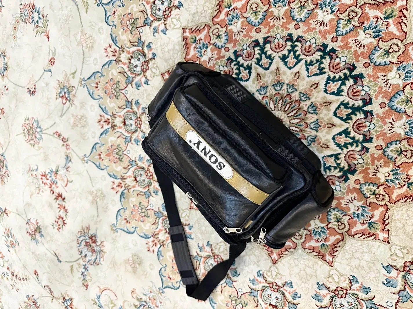 کیف چرم دوربین فیلمبرداری سونی|دوربین عکاسی و فیلم‌برداری|تهران, سنگلج (شاپور)|دیوار