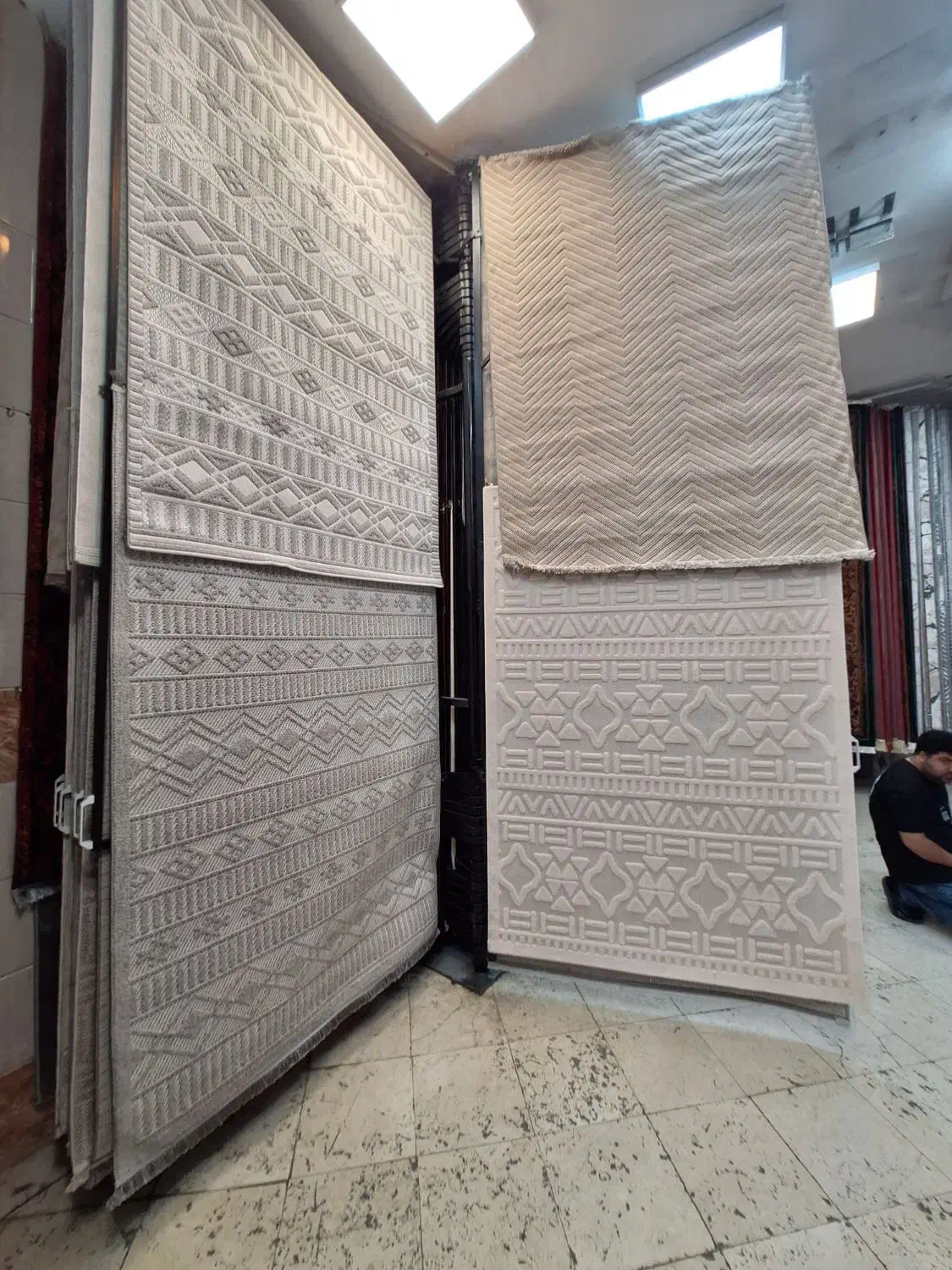 قالیچه پینتر بژ ۱۵۰ در ۲۲۵ دختر مهربان نگارین|فرش|مشهد, امیر|دیوار