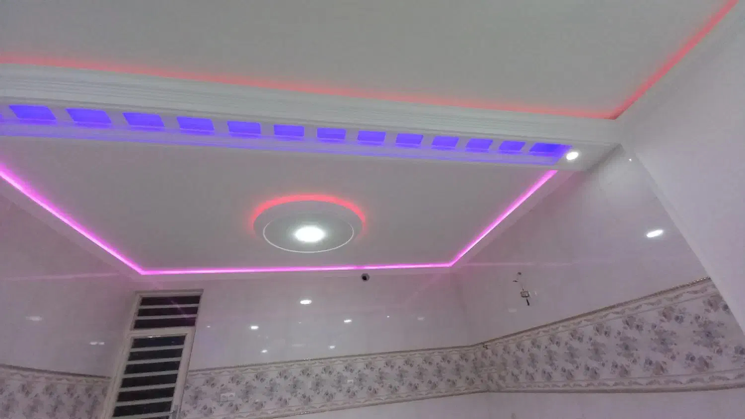 گچکاری سفید کاری نورمخفی یه گچه گچ کاری انواع طرح|خدمات پیشه و مهارت|کوهدشت, |دیوار