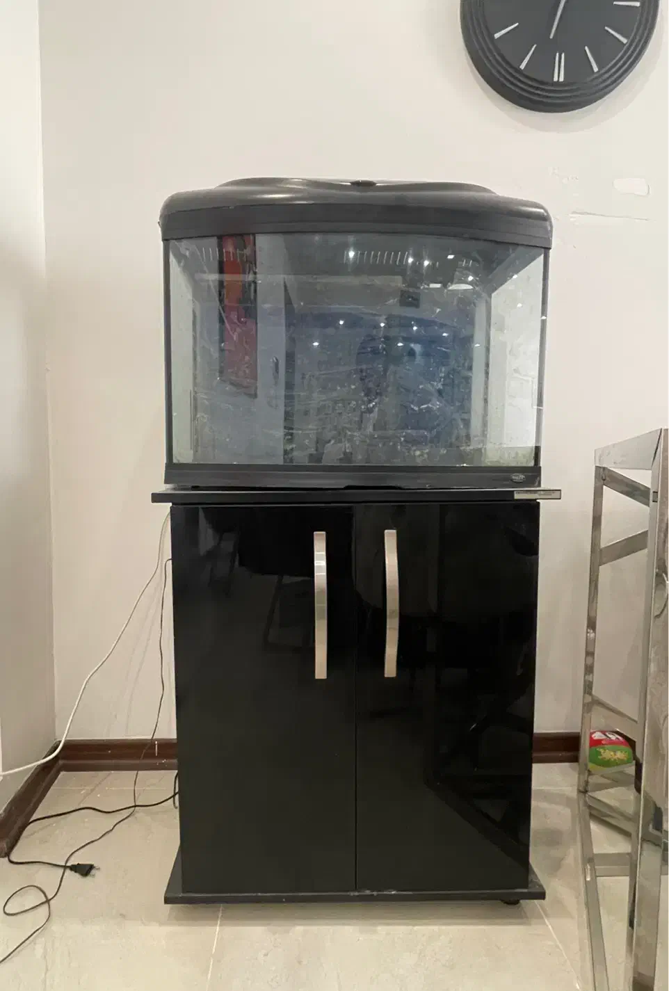 اکواریوم ماهی شرکتی با میز و کمد|ماهی|باغستان, |دیوار