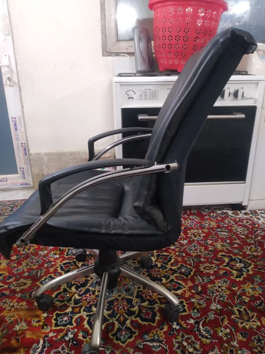 صندلی چرخ دار|صندلی و نیمکت|فشاپویه, |دیوار