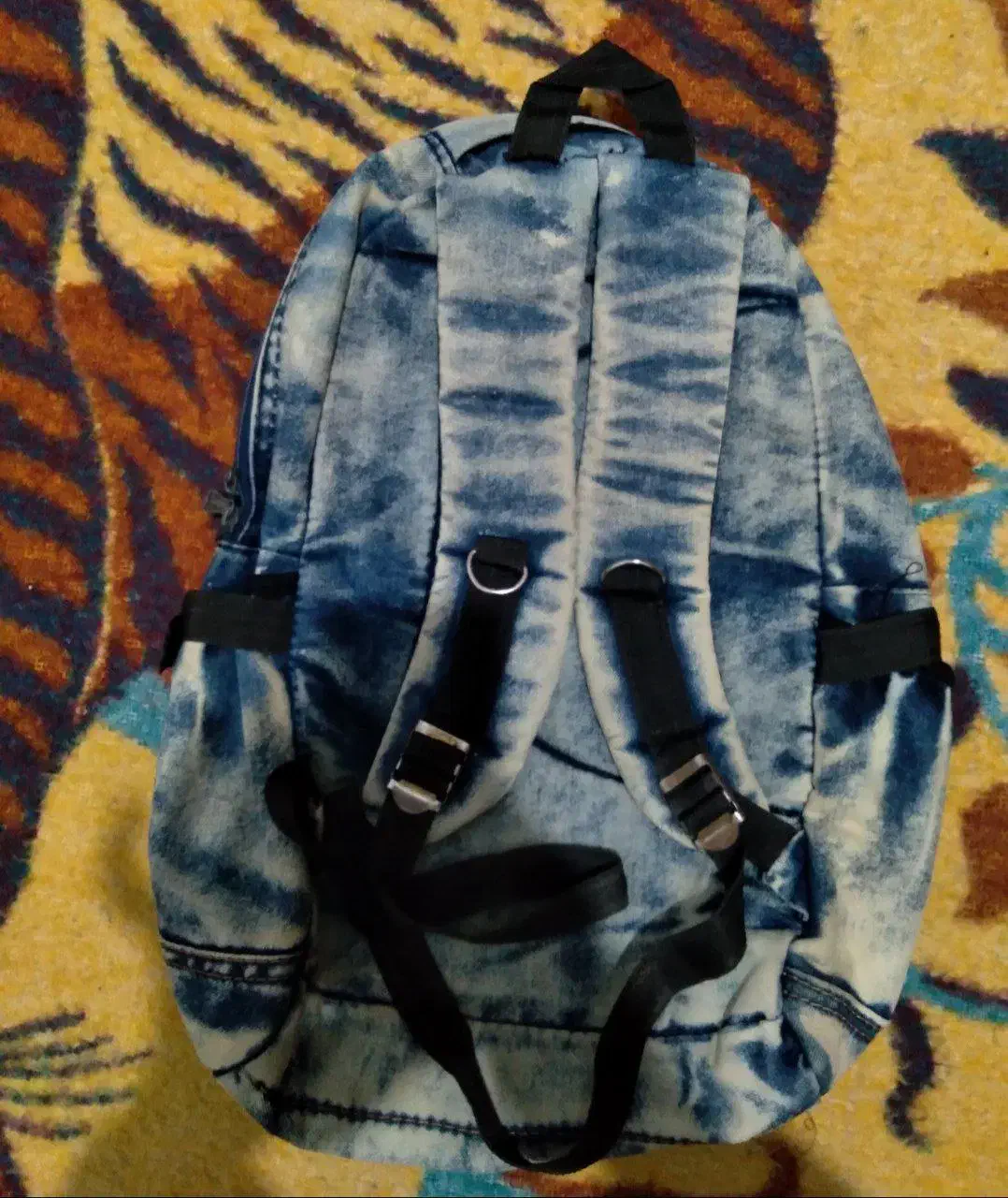 کیف مدرسه|کیف، کفش، کمربند|خوی, |دیوار