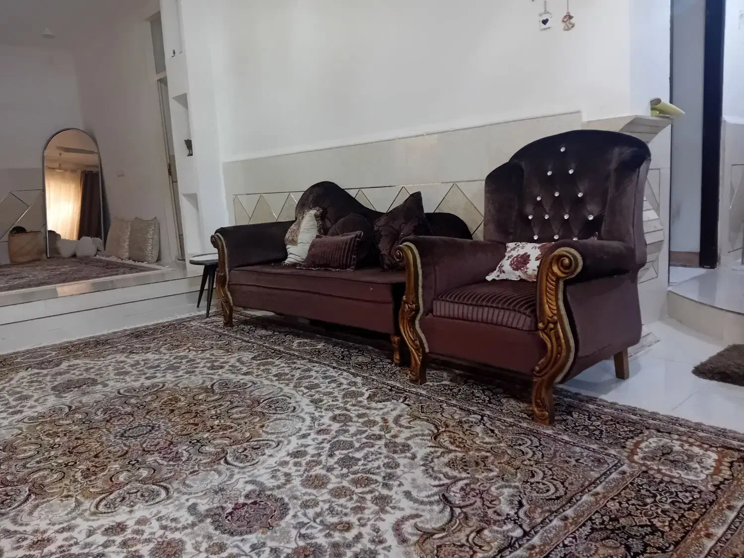 مبل نیمه سلطنتی .در حد نو سالم زیبا|مبلمان خانگی و میز عسلی|میناب, |دیوار