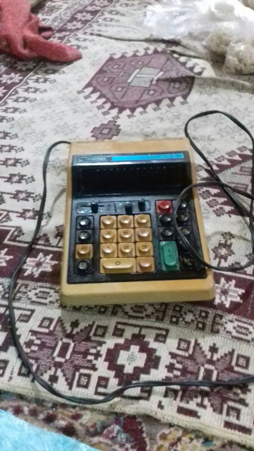 تلفن وماشین حساب قدیمی وعتیقه|کلکسیون اشیاء عتیقه|رشت, شالکو|دیوار