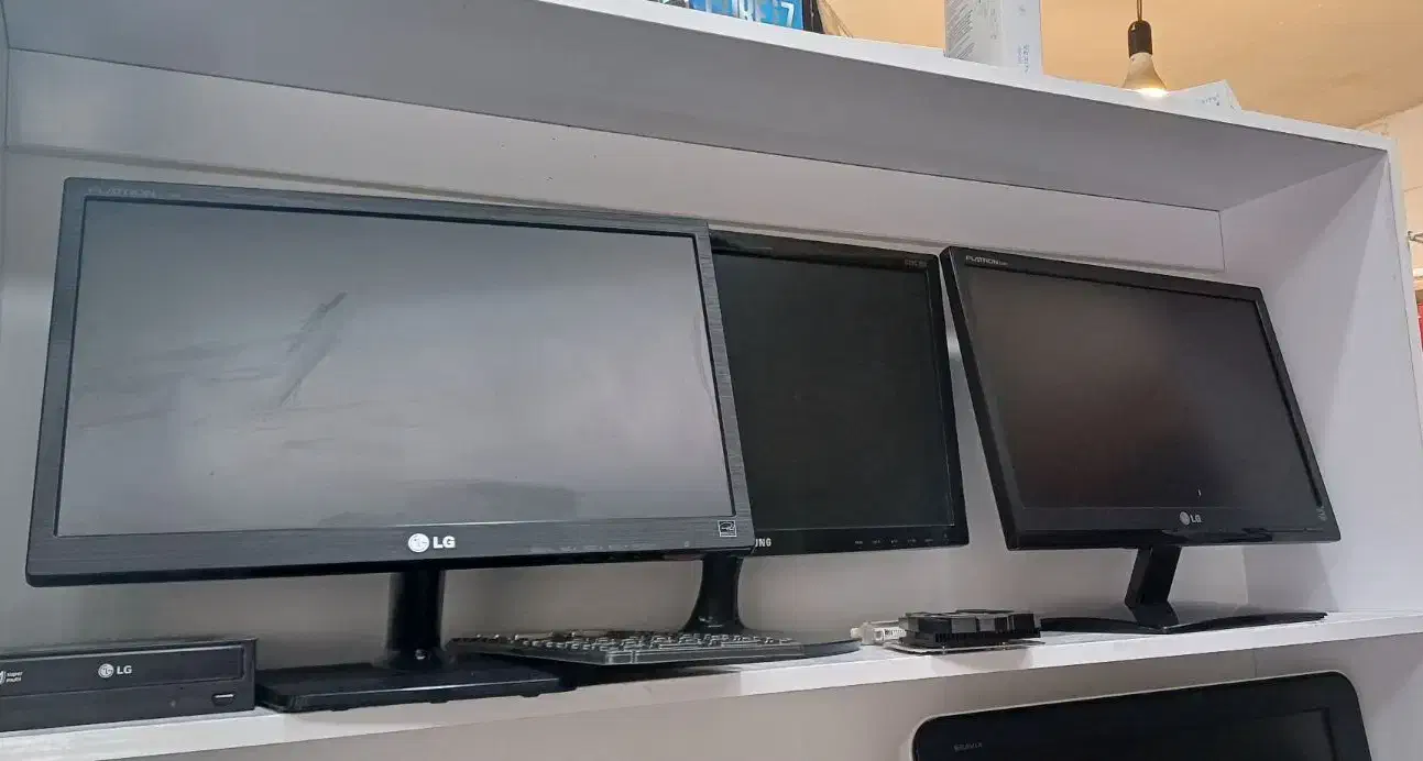 مانیتور LED 19 SAMSUNG LG|قطعات و لوازم جانبی رایانه|شیراز, شهرک پرواز|دیوار