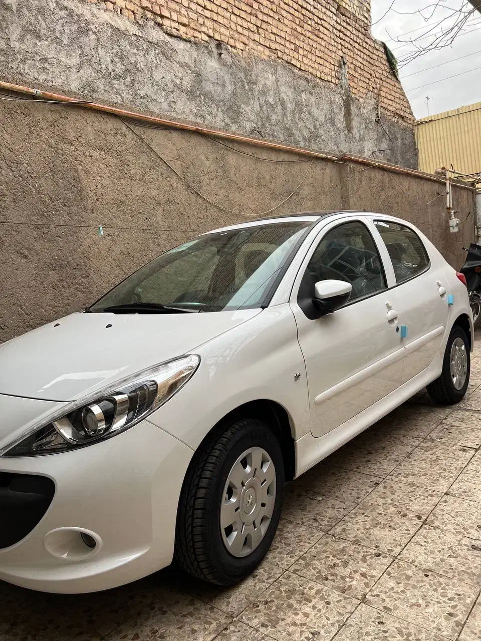 207 پانا|خودرو سواری و وانت|قم, چهل درخت‎|دیوار