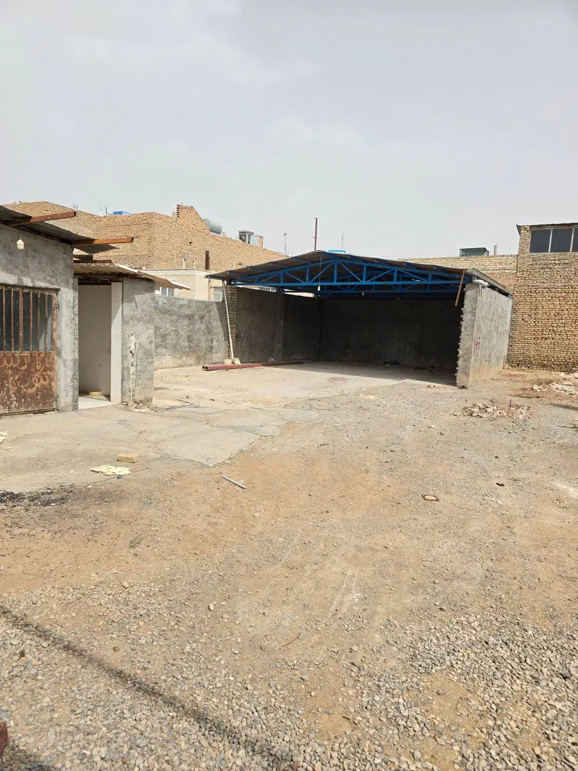 کارگاه جهت کار صافکاری نقاشی انبار وغیره|اجارهٔ دفتر صنعتی، کشاورزی، تجاری|یزد, |دیوار