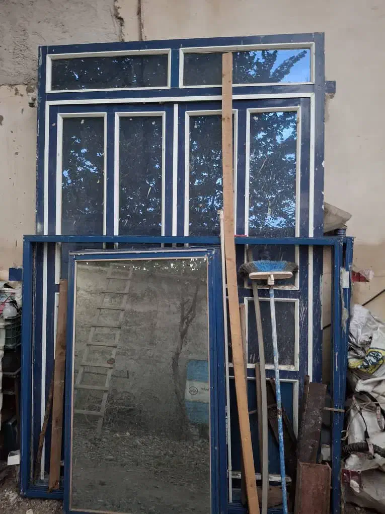 یک در و دو پنجره|مصالح و تجهیزات ساختمان|رشت, حمیدیان|دیوار