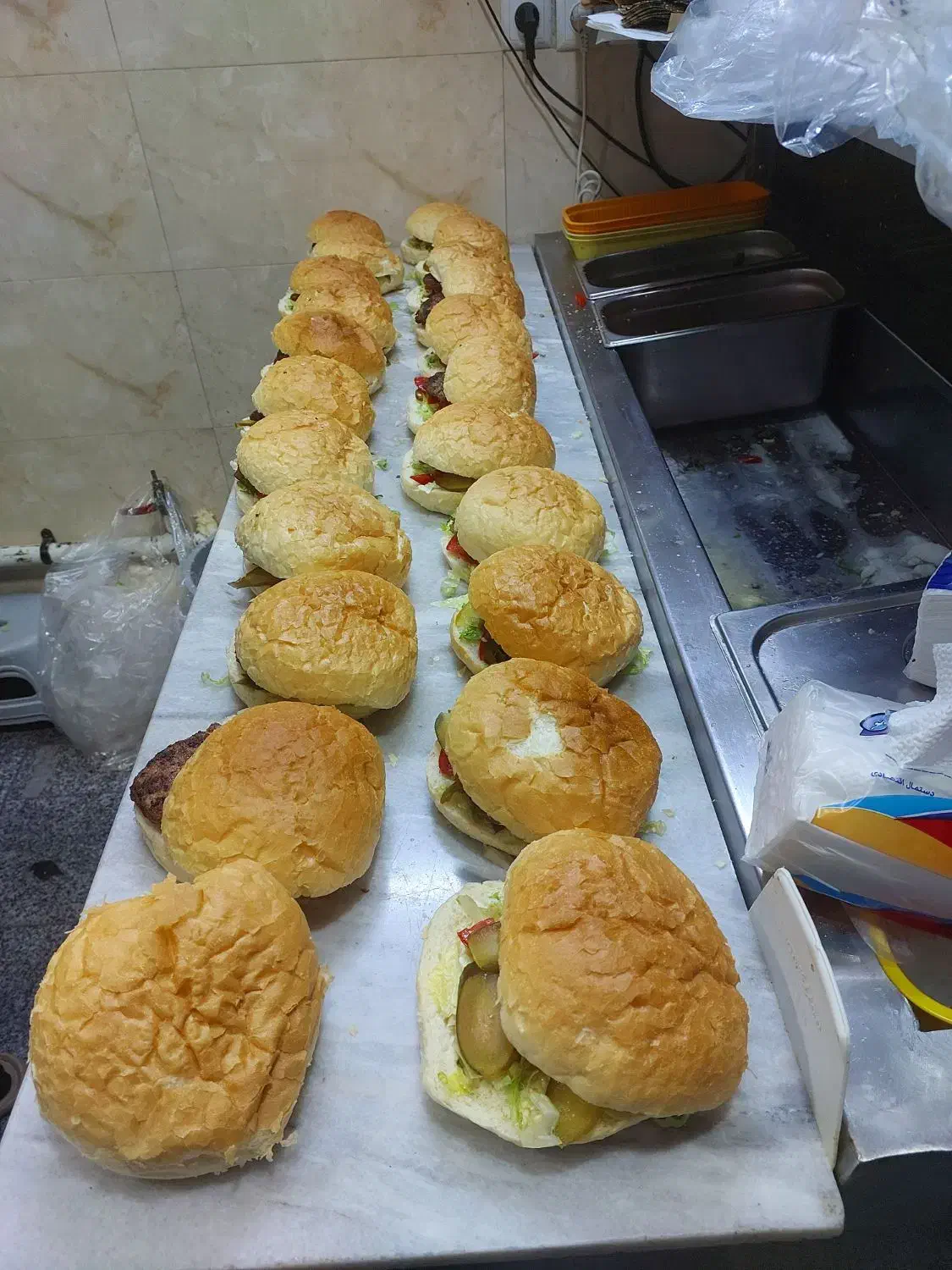 پیتزا زن، ، نیروساده|استخدام خدمات فروشگاه و رستوران|قم, زنبیل آباد|دیوار