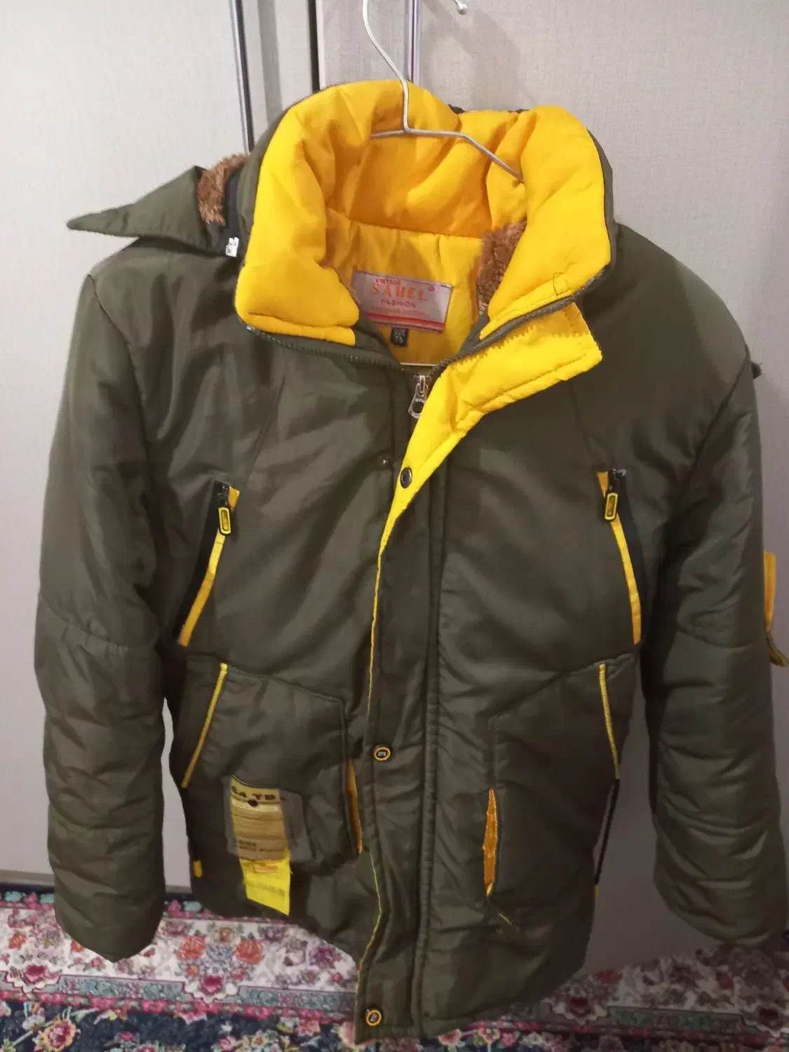 کاپشن پسرانه|لباس|هشتگرد, هشتگرد قدیم|دیوار