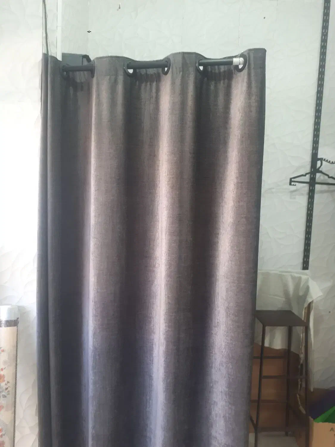 اتاق پرو|بندرخت و رخت‌آویز|آبدانان, |دیوار