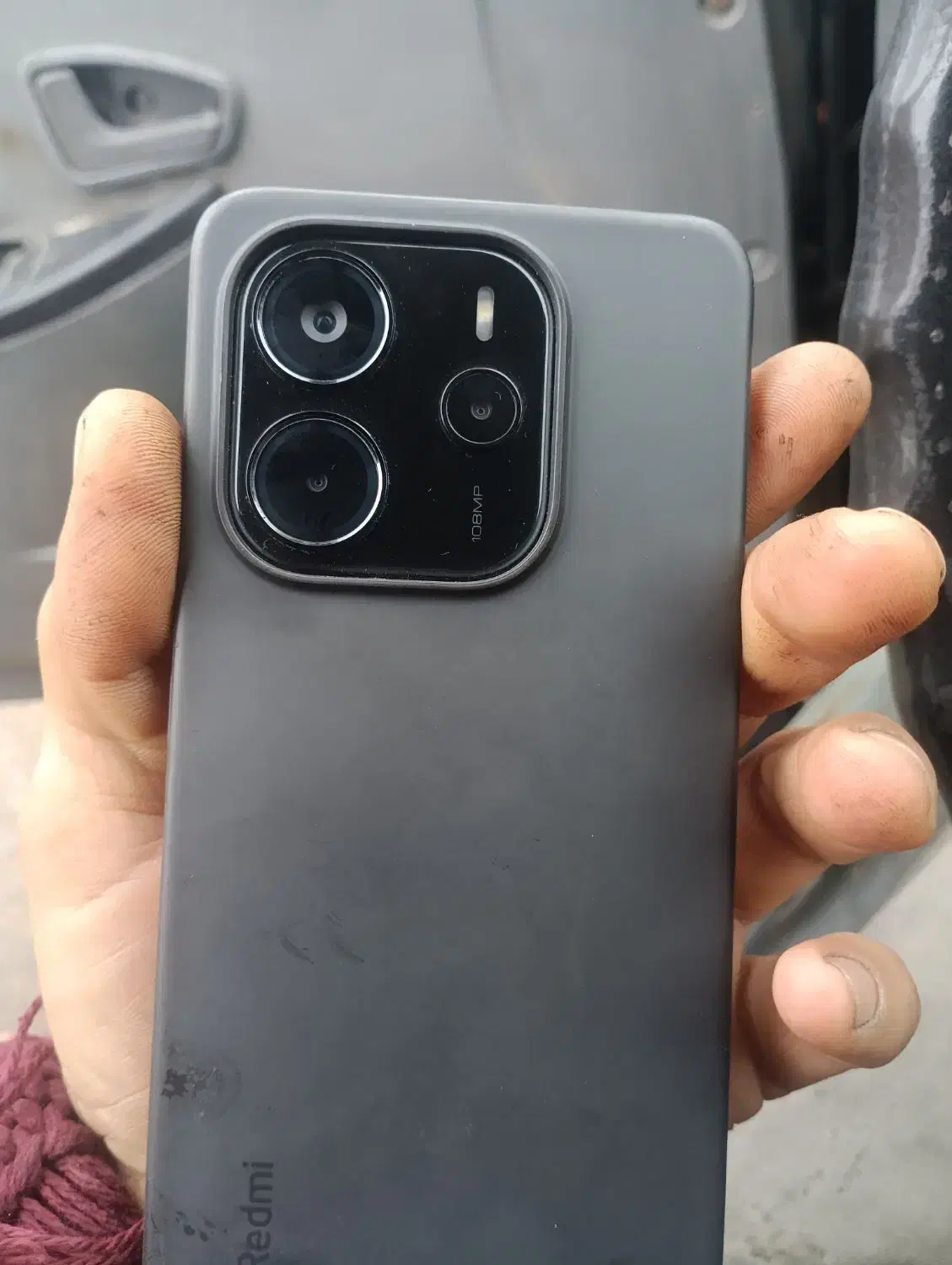 گوشی موبایل در حد|موبایل|پره‌سر, |دیوار