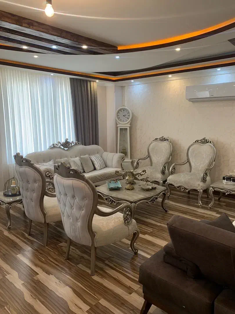 فروش فوری سرویس مبلمان غذا خوری کنسول چوب راش|مبلمان خانگی و میز عسلی|رشت, پستک|دیوار