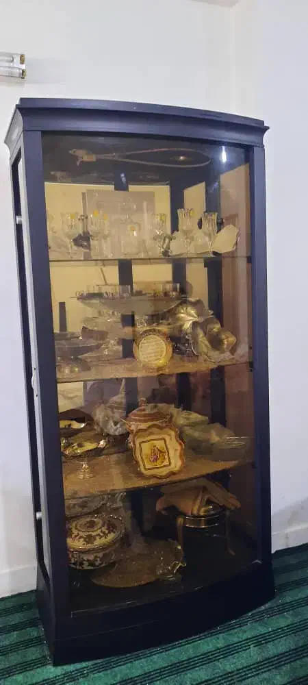 بوفه و میز آینه رایگان|بوفه، ویترین، کنسول|رشت, کوی طالقانی|دیوار