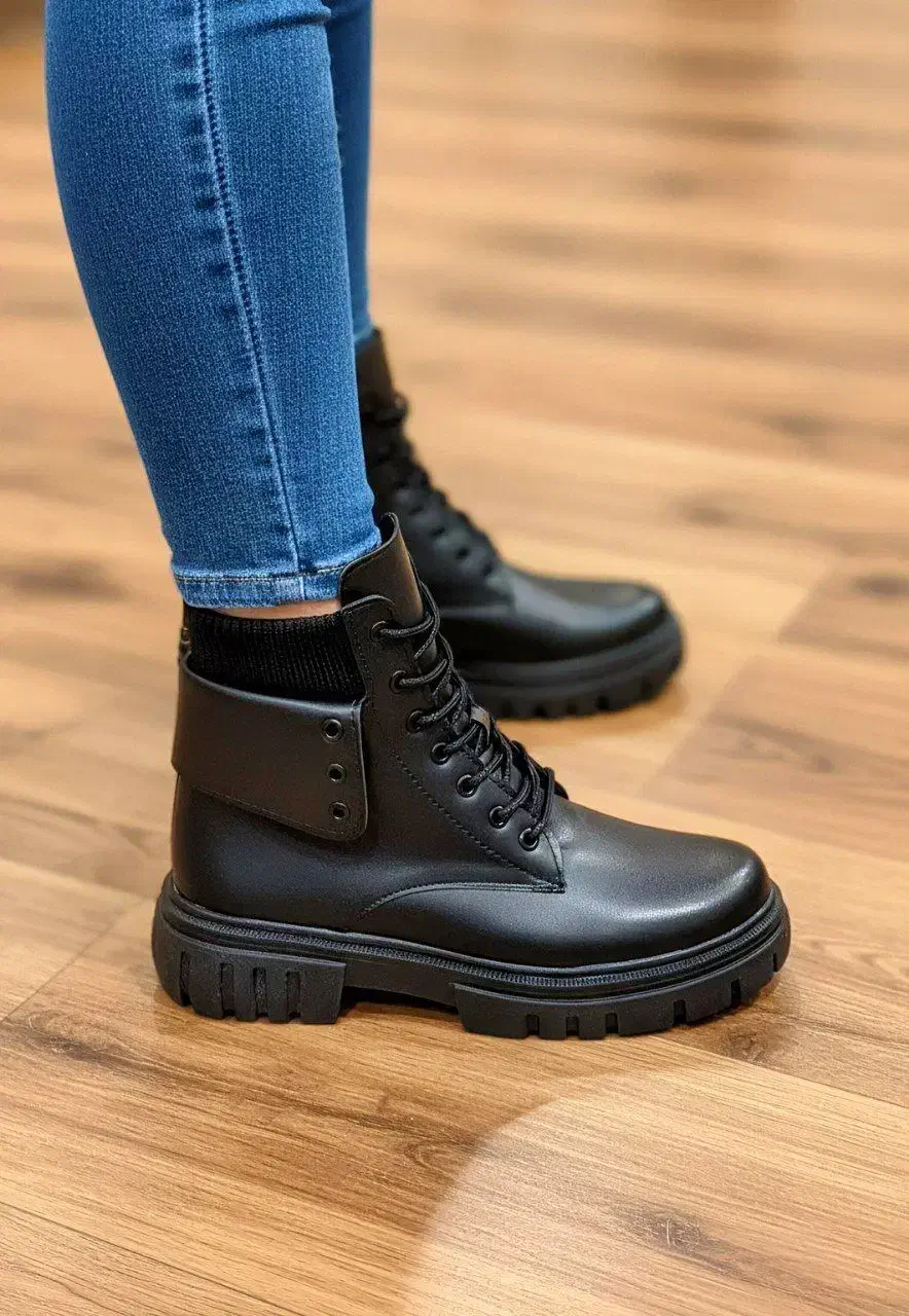 پوتین|کیف، کفش، کمربند|خسروشاه, |دیوار