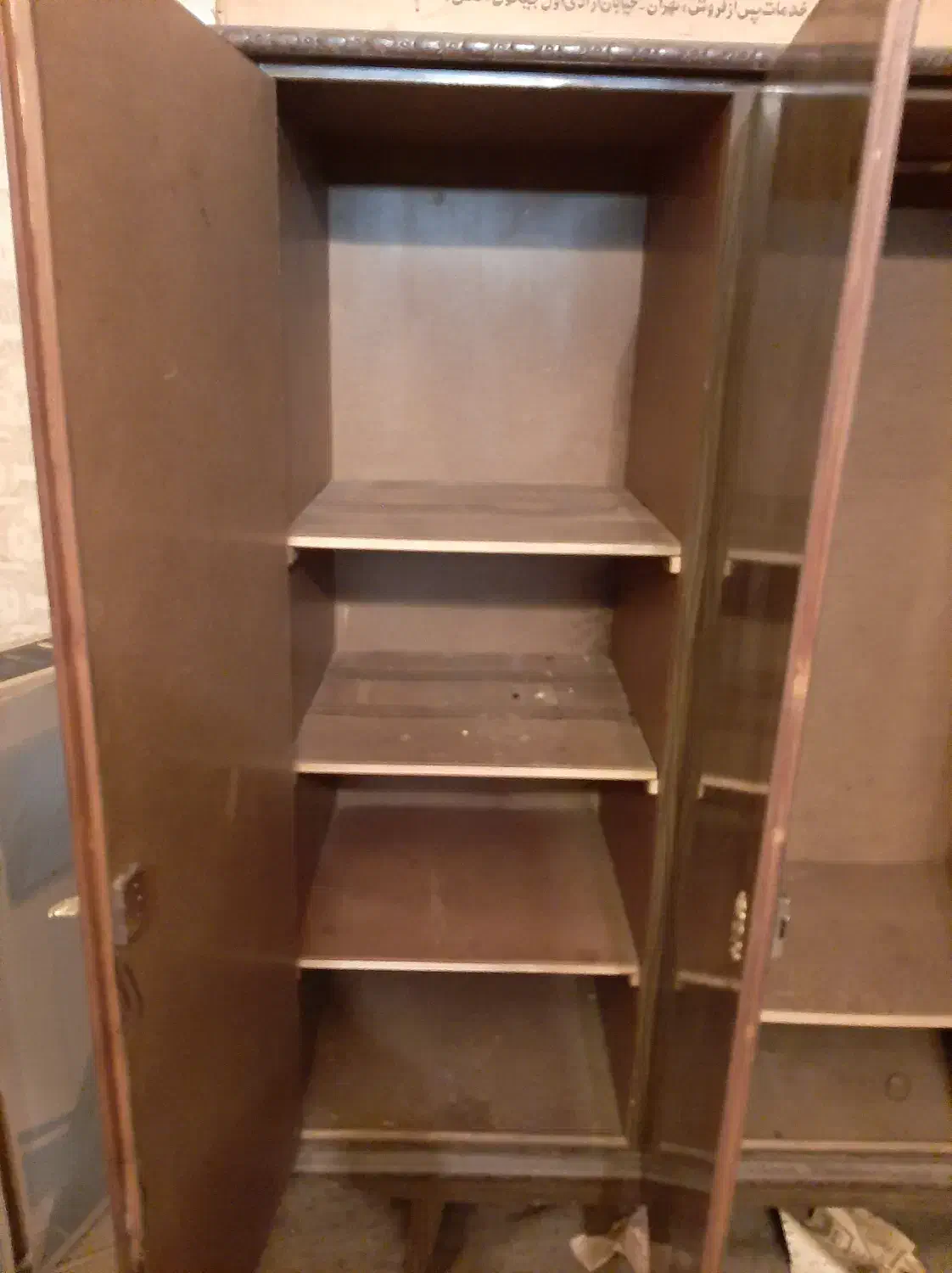 کمد چوبی بزرگ|جاکفشی، کمد، دراور|تهران, نیروی هوایی (پیروزی)|دیوار