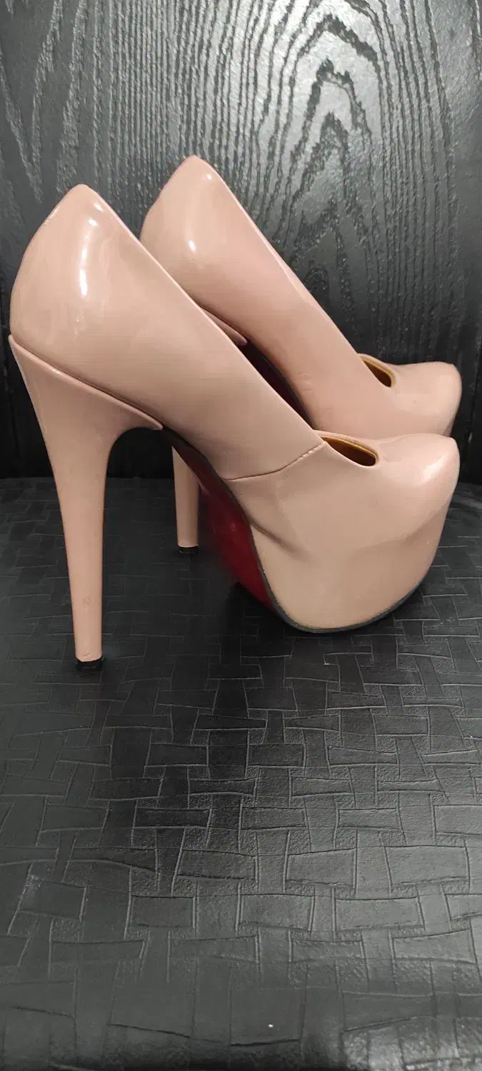 کفش ورنی اصل پاشنه ۱۶ سانتی سایر۴۰ نو|کیف، کفش، کمربند|پارسآباد, |دیوار