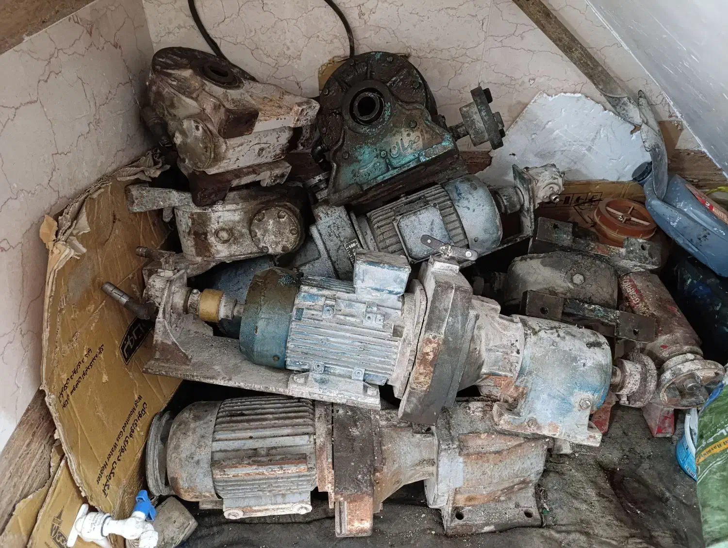 الکتروموتور گیربکس دور متغیر بهمراه حلزونی|ماشین‌آلات صنعتی|رزن, |دیوار