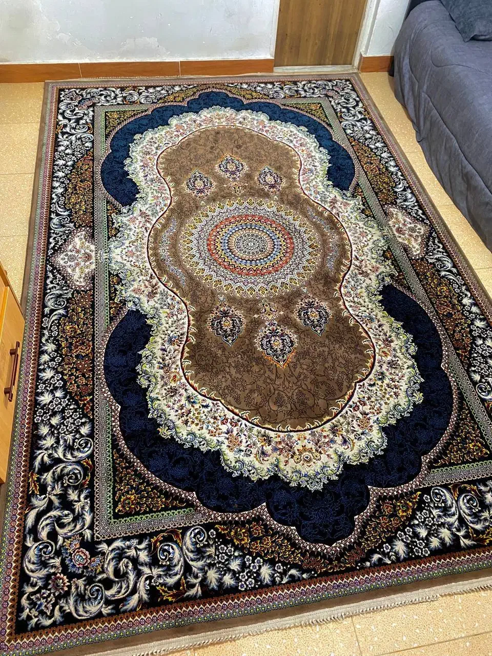 فرش شش متری در حد|فرش|لاهیجان, لیالستان|دیوار