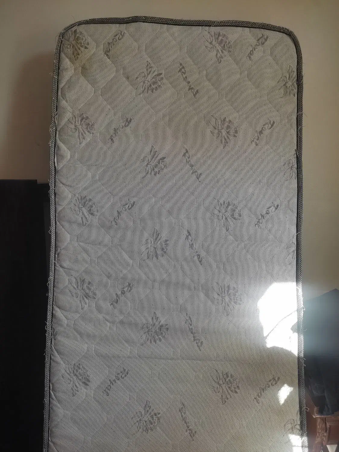 تشک رویال یک نفره|تشک تختخواب|شاهین‌شهر, اقبال لاهوری|دیوار