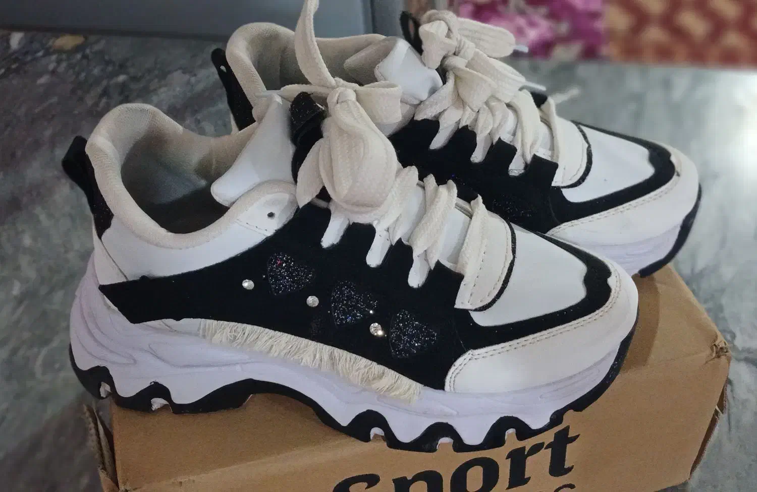 نو نو|کیف، کفش، کمربند|سلماس, |دیوار