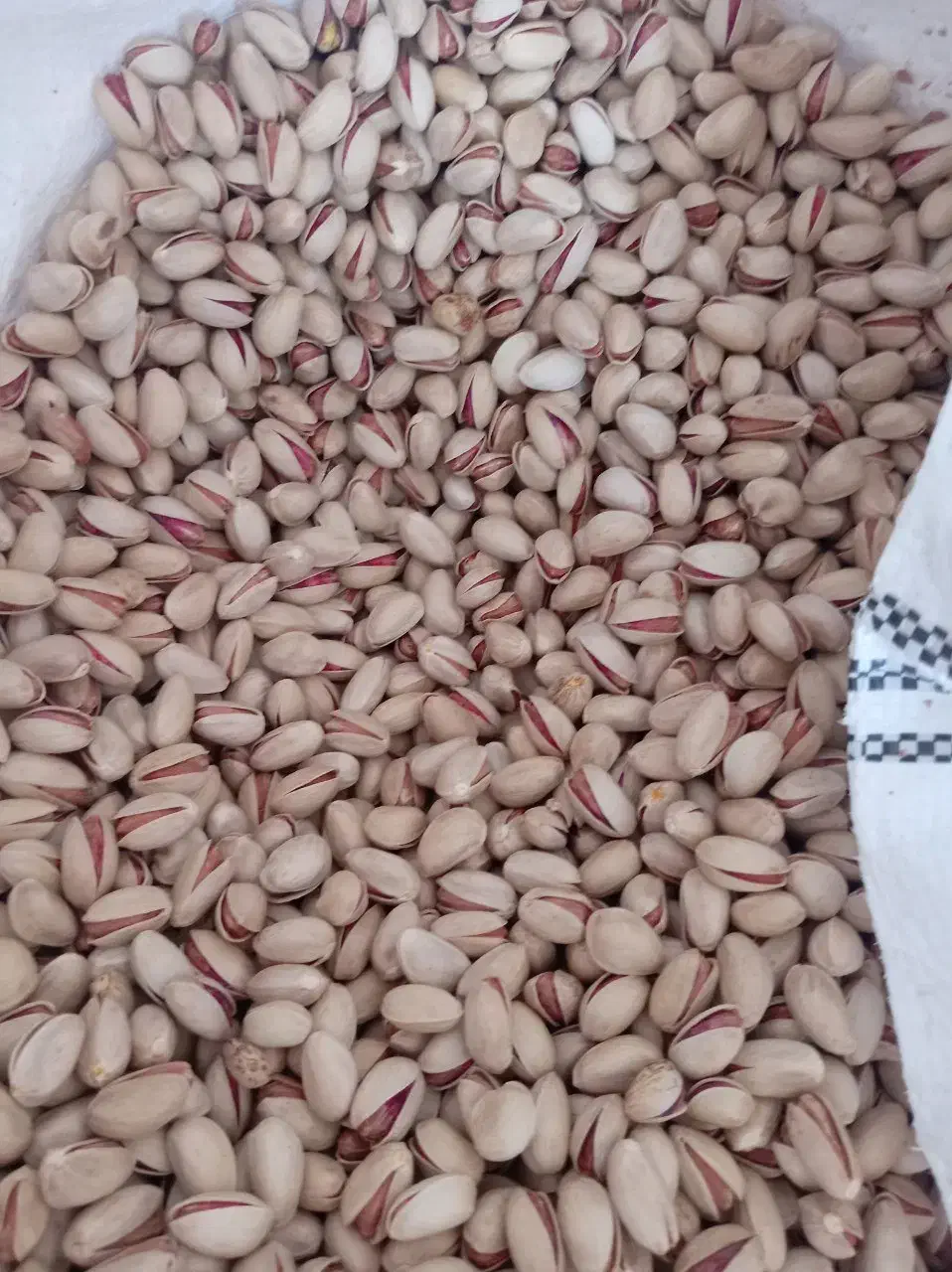 پسته درجه یک فیض آباد خراسان کیفیت بالا|خوردنی و آشامیدنی|شهرکرد, |دیوار