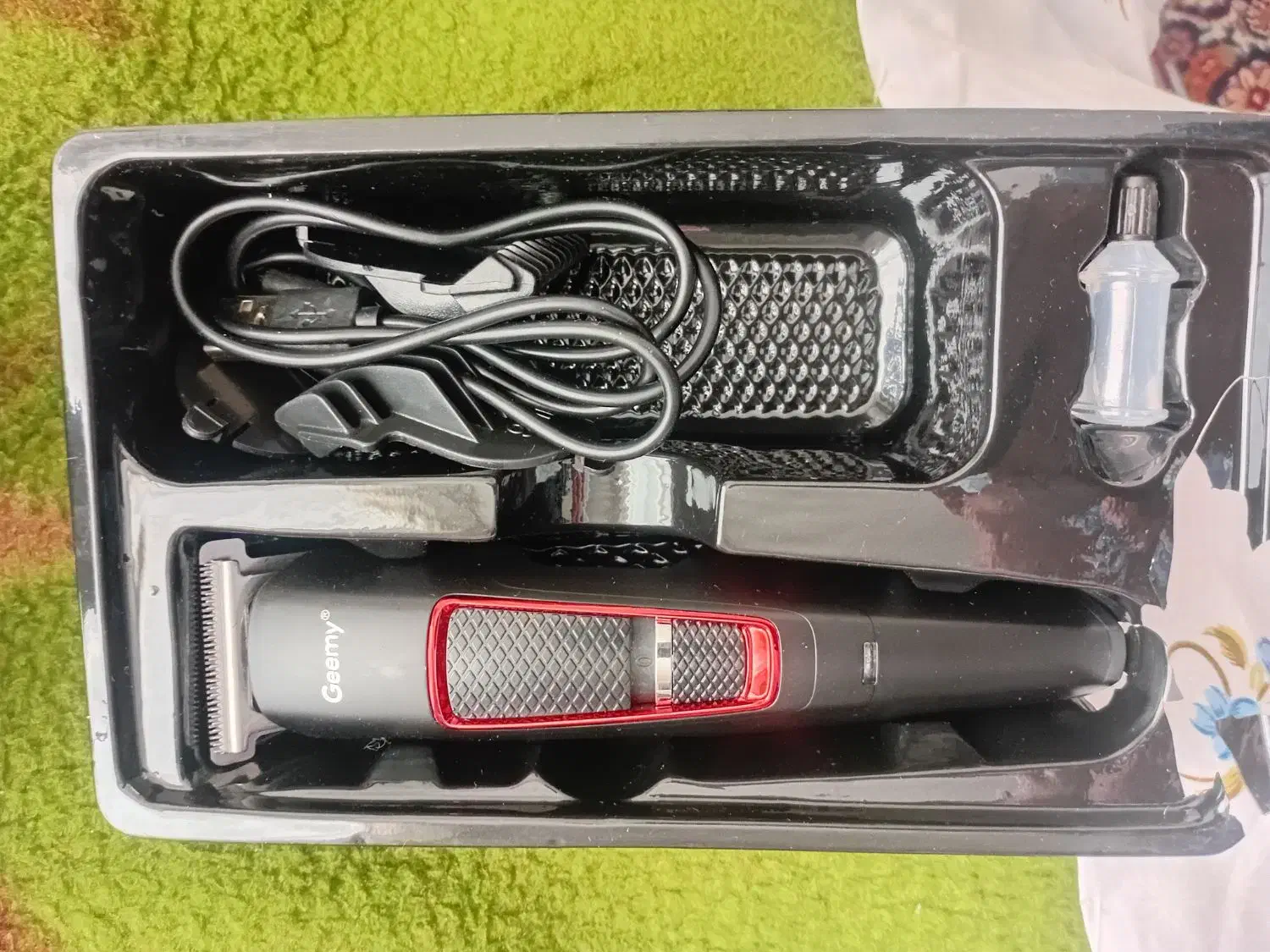 ریش تراش|آرایشگاه و سالن‌های زیبایی|اردبیل, |دیوار