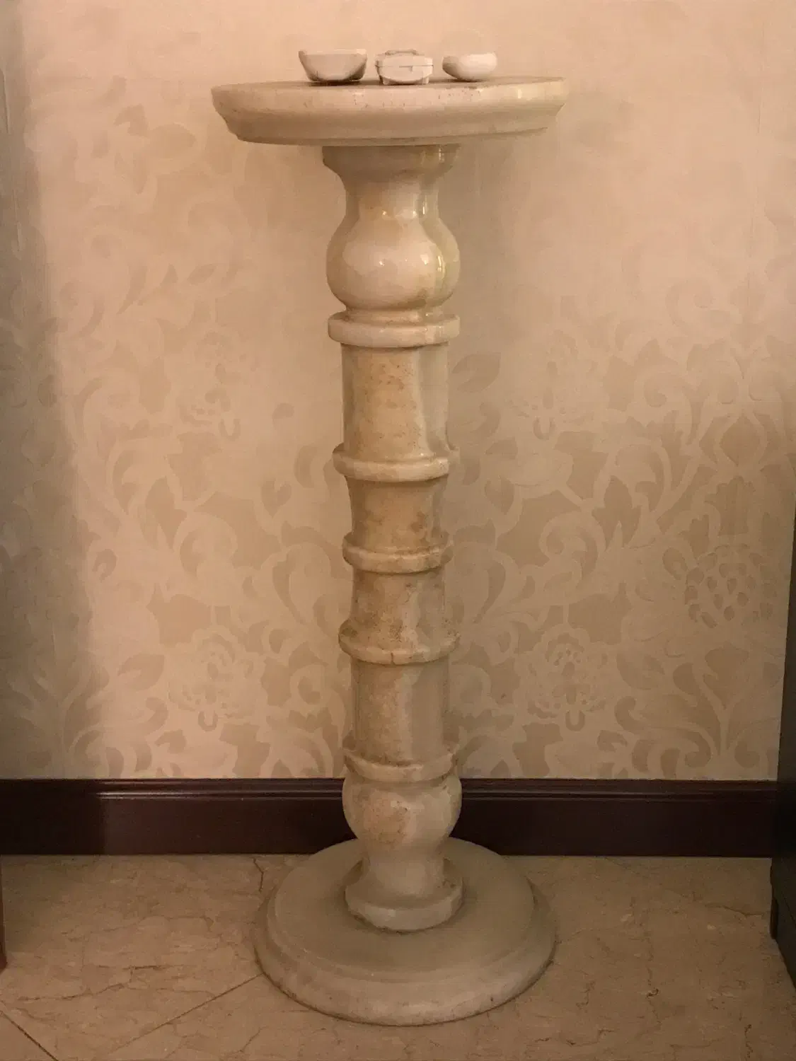 پایه مرمر تلفن یا گلدان|گل و گیاه طبیعی|تهران, زرگنده|دیوار