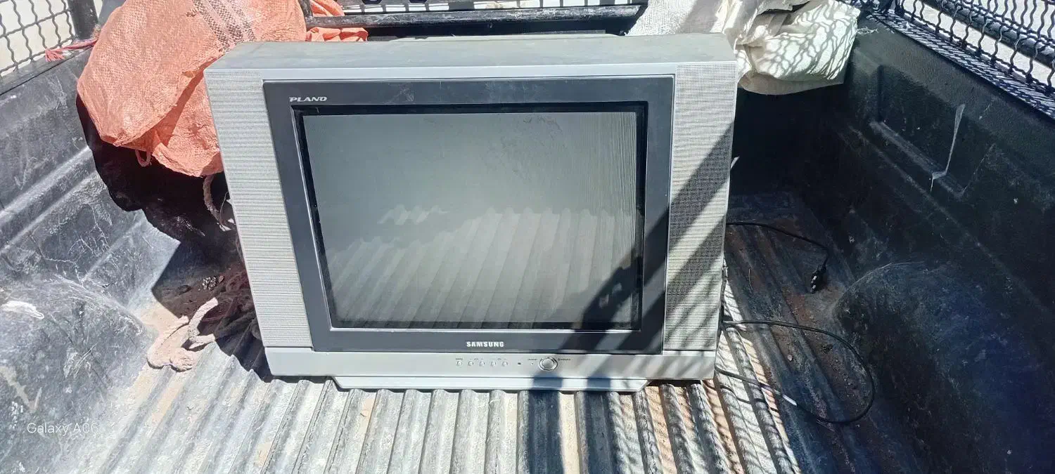 تلوزیون|تلویزیون و پروژکتور|مهاجران, |دیوار