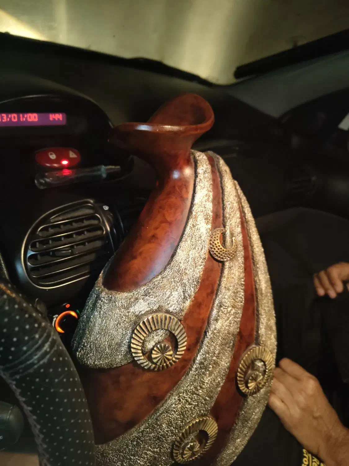 گلدان|کلکسیون اشیاء عتیقه|تهران, فلسطین (میدان انقلاب)|دیوار