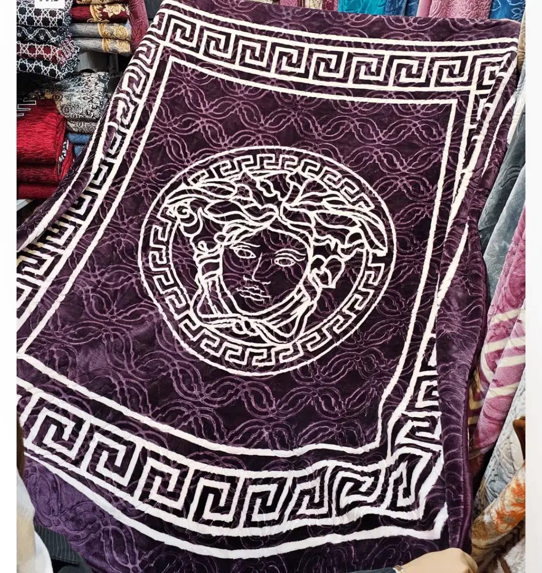 پتوی طرح ورساچ قواره بزرگ و درجهیک ( فروش عمده)|رختخواب، بالش، پتو|مشهد, محمدآباد|دیوار