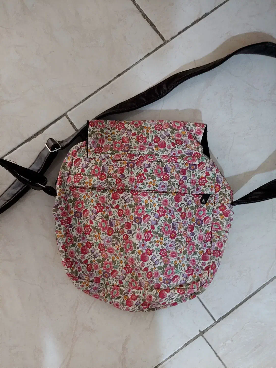 تعدادی کیف به فروش میرسد|کیف، کفش، کمربند|پاکدشت, پاکدشت (مامازند)|دیوار