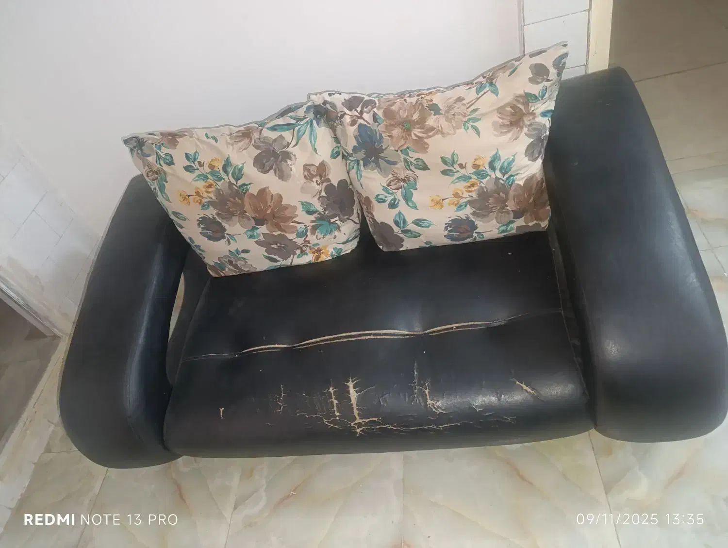 مبل چرم مشکی|مبلمان خانگی و میز عسلی|نیشابور, هفده شهریور|دیوار