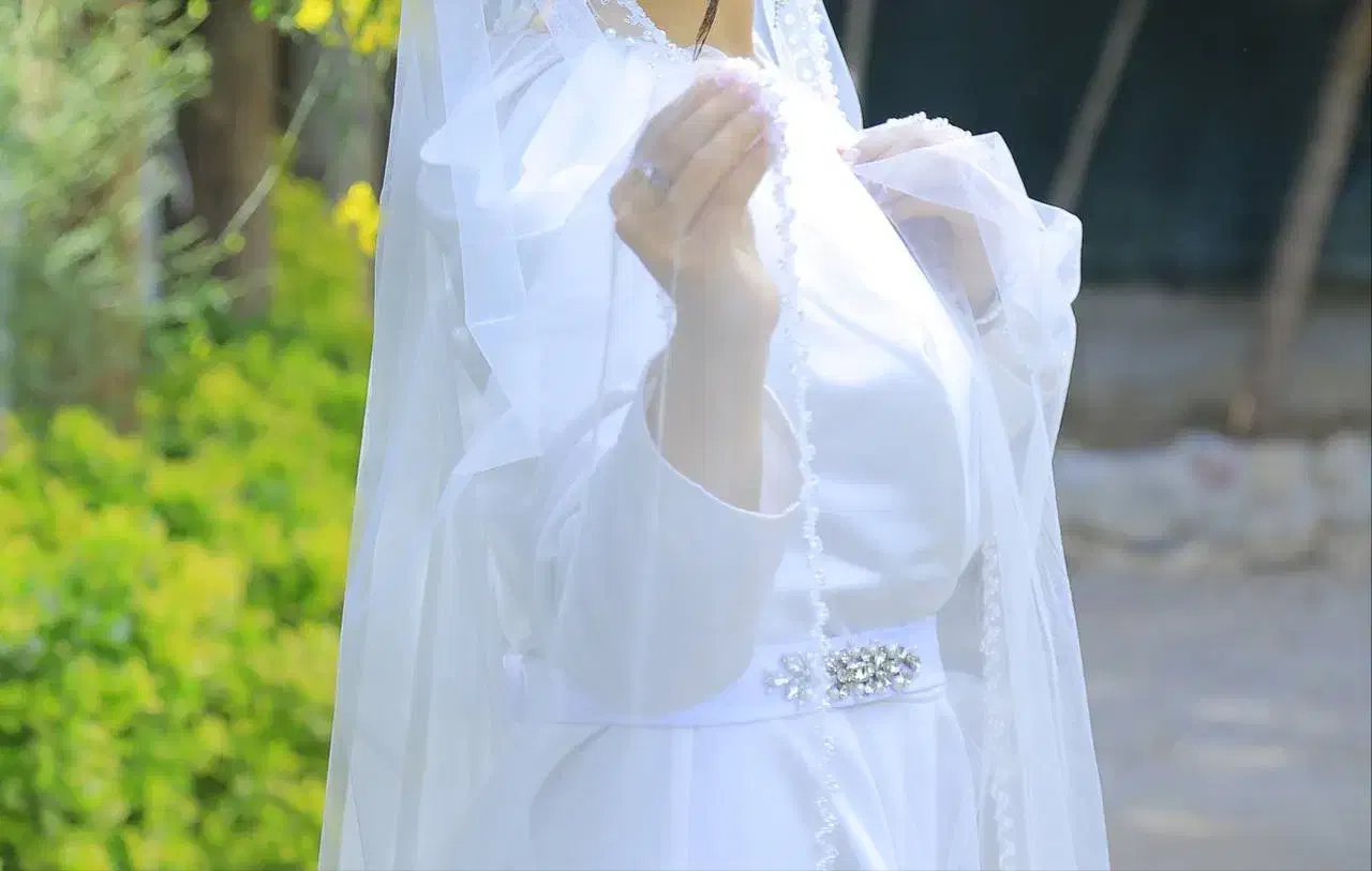 لباس شب سفید پوشیده|لباس|کبودرآهنگ, |دیوار