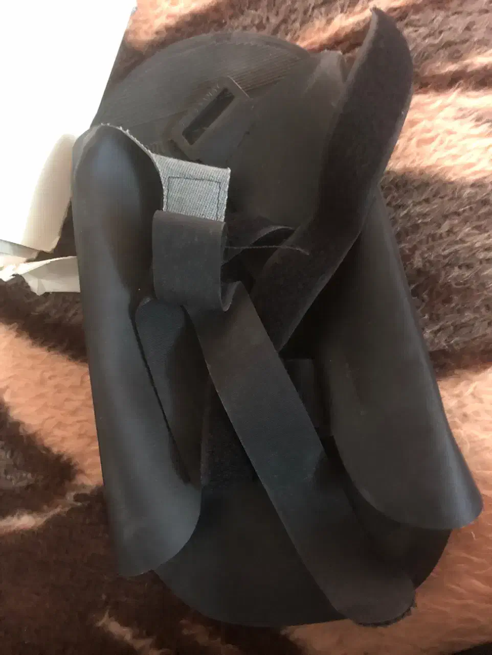 کفش گچ|کیف، کفش، کمربند|قم, هنرستان|دیوار