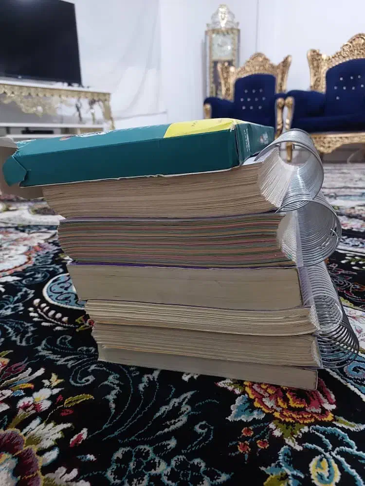 کتاب های iQ گاج|کتاب و مجله ادبی|چهارباغ, |دیوار