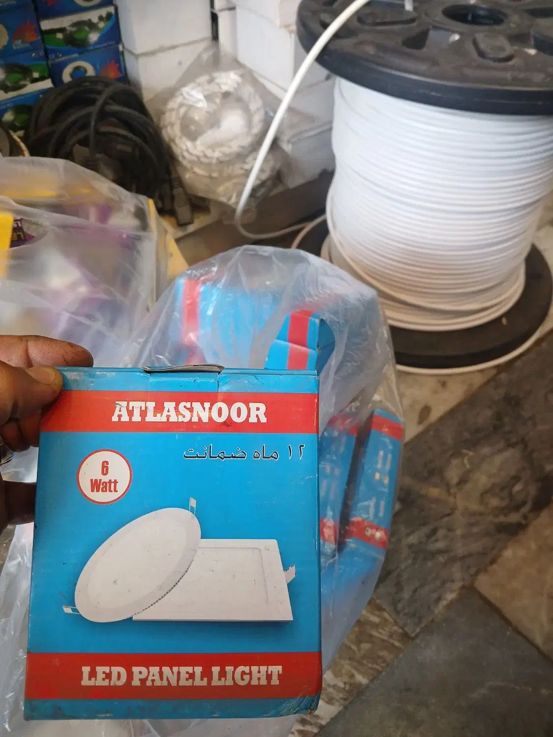 پنل و لامپ هالوژن|لامپ و چراغ|رشت, باهنر|دیوار