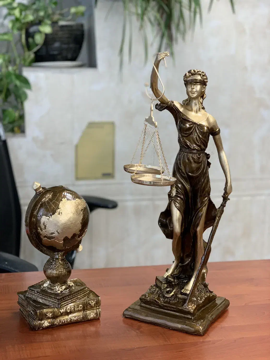 ست ۲تیکه مجسمه فرشته عدالت و کره زمین|مجسمه، تندیس، ماکت|تهران, هرندی|دیوار