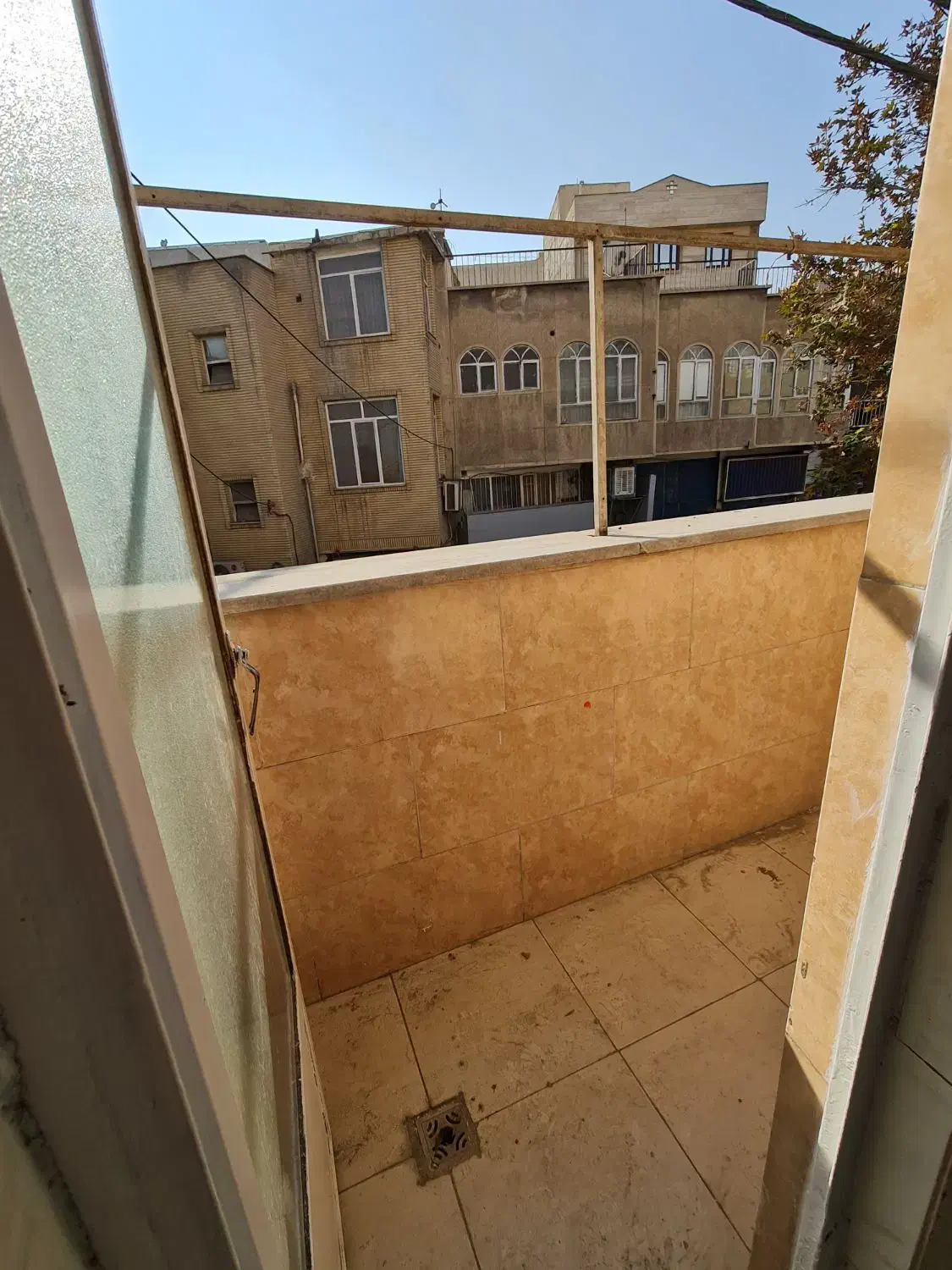 ۶۰ متر در طبقه اول تخلیه رنگ شده