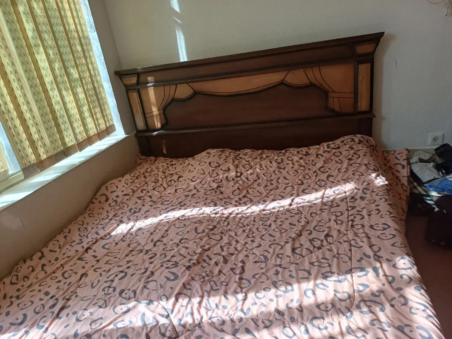 تخت خواب دونفره بدون تشک سالم|تخت و سرویس خواب|شاهینشهر, گزبرخوار|دیوار