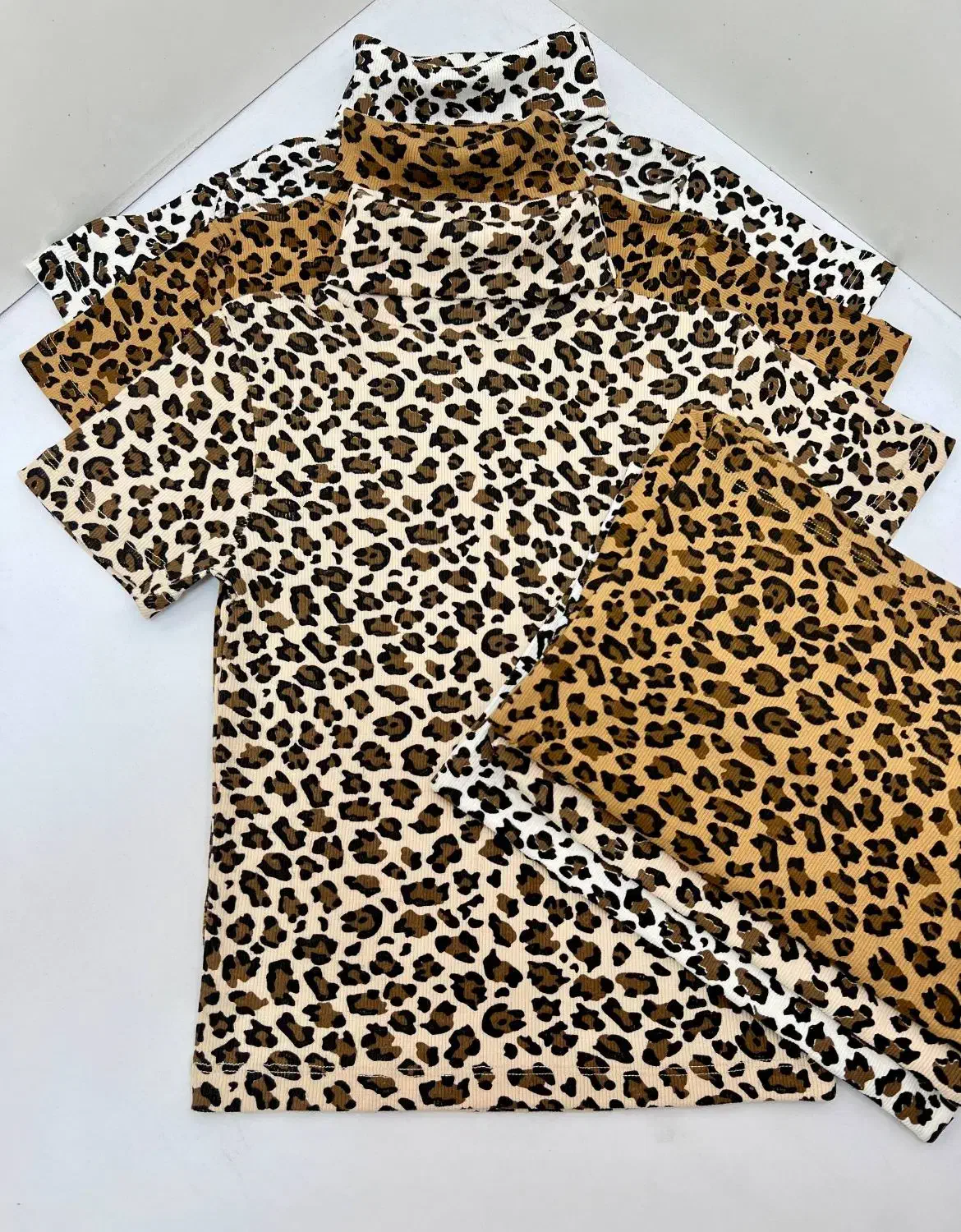 پوشاک|لباس|قروه, |دیوار